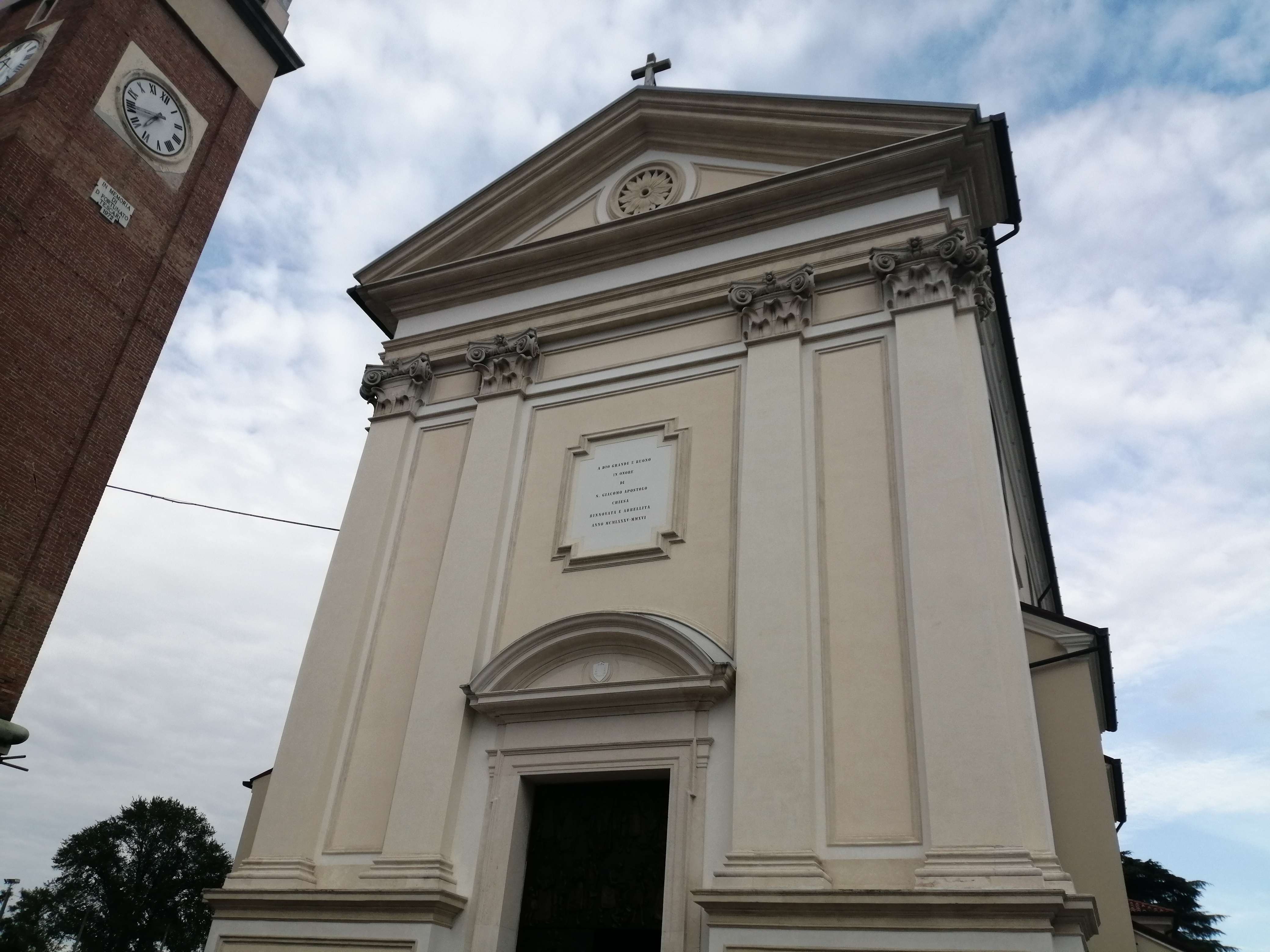 Vista esterna della Chiesa di Caselle